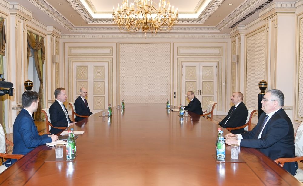 President Ilham Aliyev receives delegation led by President of World Economic Forum (VIDEO)