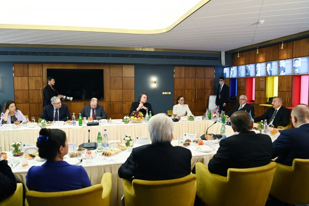 Президент Ильхам Алиев и Первая леди Мехрибан Алиева встретились в ТАСС с руководителями ведущих российских СМИ (ФОТО/ВИДЕО)