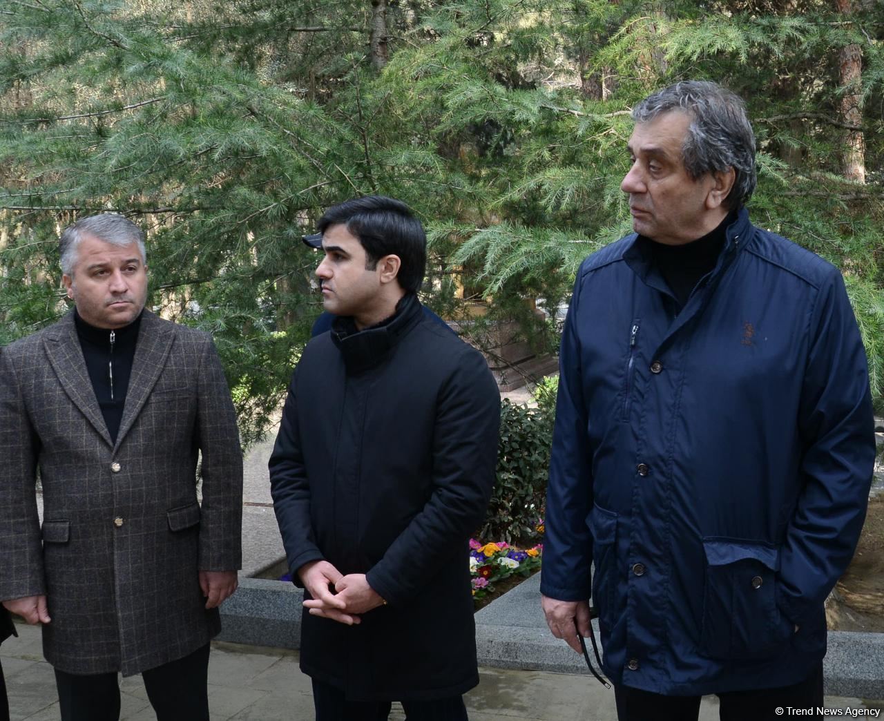 На I Аллее почетного захоронения в Баку проходит церемония прощания с народным артистом Азербайджана Алибабой Мамедовым (ФОТО)
