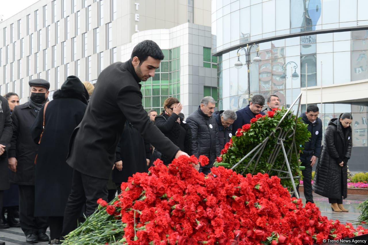 Azərbaycan ictimaiyyəti "Ana harayı" abidəsini ziyarət edir (FOTO/VİDEO)