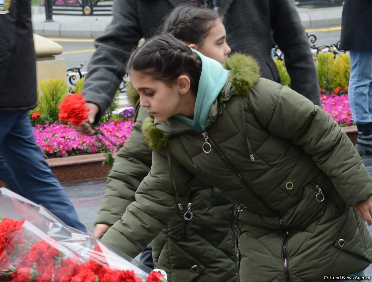 Азербайджанский народ чтит память жертв Ходжалинского геноцида (ФОТО/ВИДЕО)