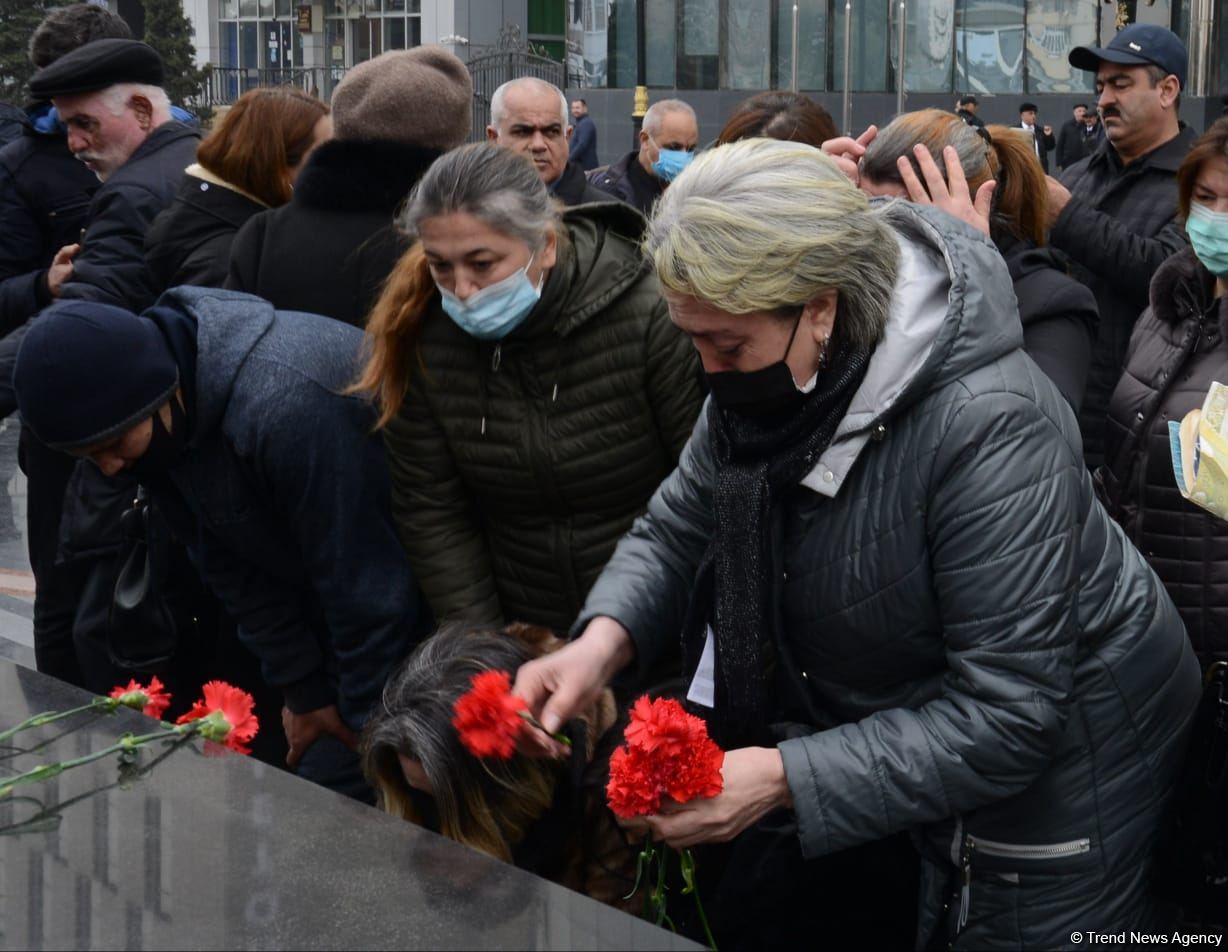 Azerbaijani people honoring memory of Khojaly genocide victims (PHOTO/VIDEO)