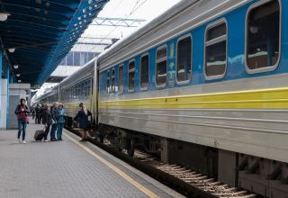 Train with evacuated Azerbaijanis departs Kyiv, heads to Moldova