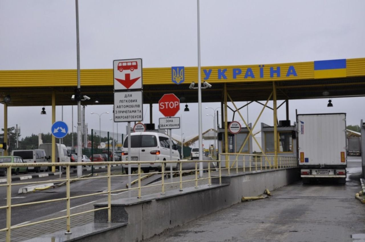 Ukraynadan daha 12 azərbaycanlı sürücü təxliyə edilib