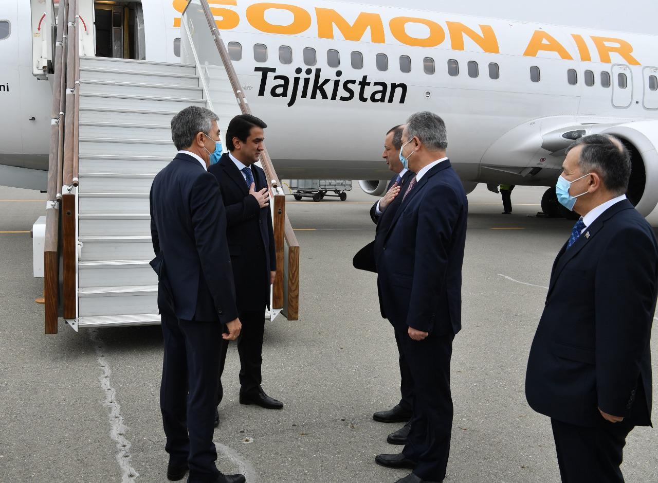Chairman of Tajikistan’s Parliament Upper Chamber arrives in Azerbaijan (PHOTO)