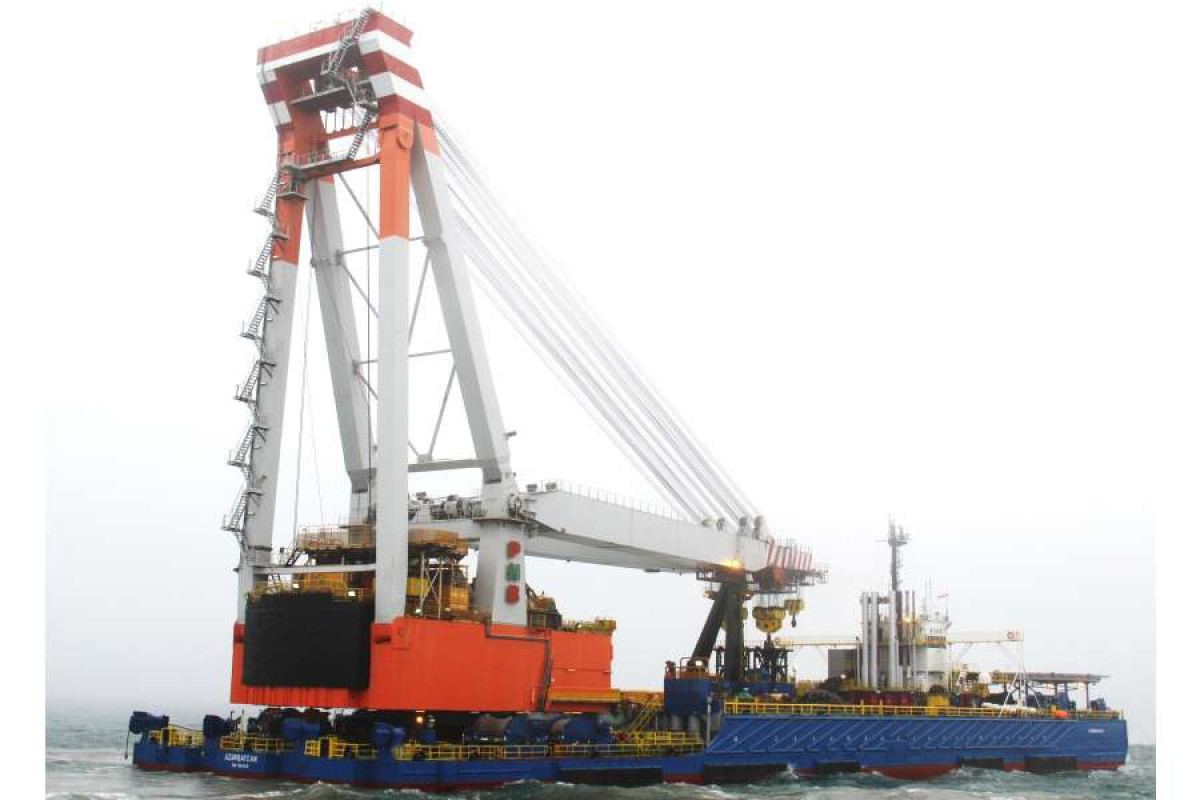 "Azerbaijan" crane ship deployed for Absheron field dev’t