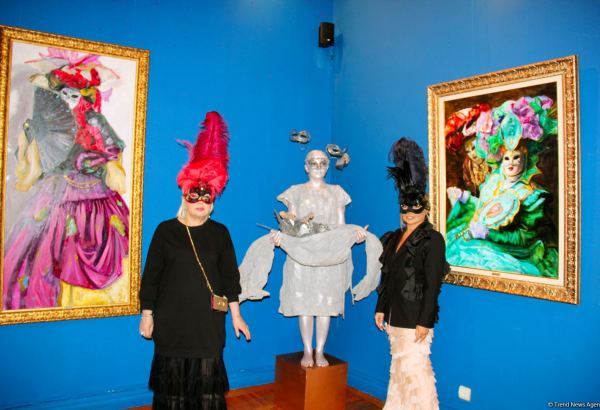 В Баку открылся Венецианский карнавал …с картинами и живыми статуями (ФОТО)