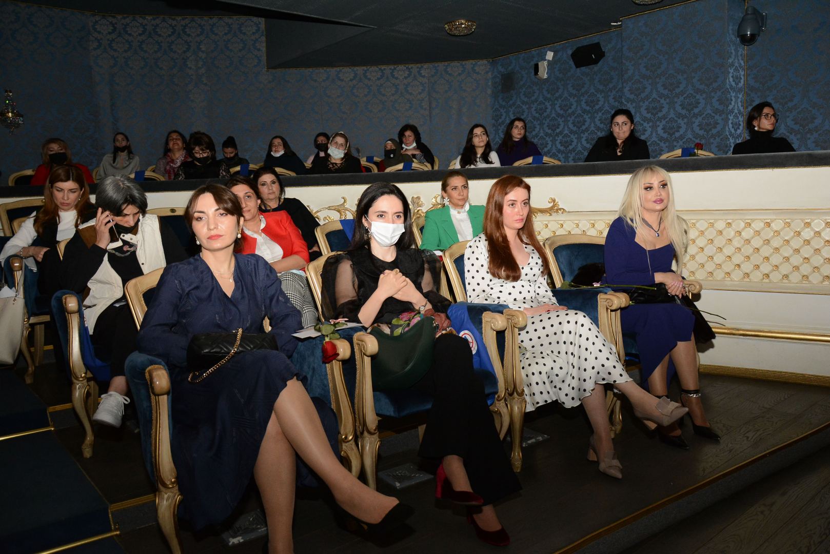 Женщины отдыхают, а мужчины создают праздник! Концерт в Баку, посвященный 8 Марта (ФОТО)