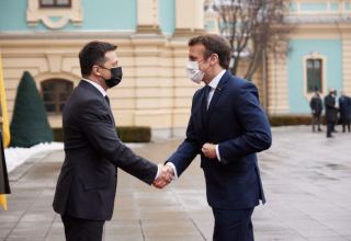 Zelensky discusses defense cooperation with Macron