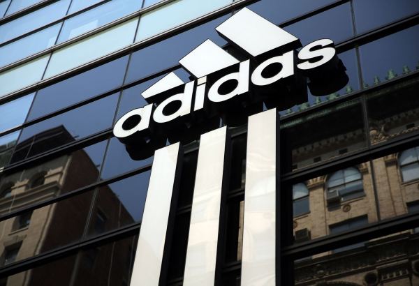 "Adidas" Rusiyadakı mağazalarının faəliyyəti və onlayn ticarətini dayandıracaq
