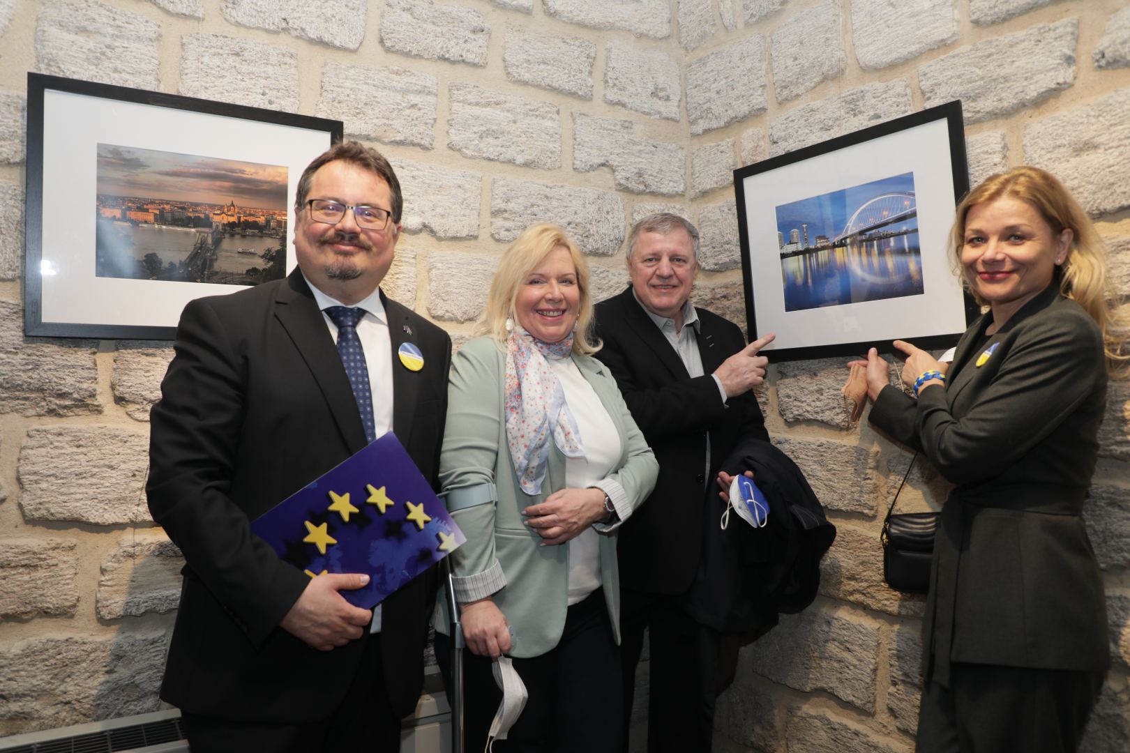 В Ичери шехер открылась экспозиция Bridges of Europe - по Худаферинскому мосту  в Европу (ФОТО)