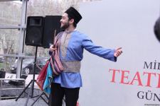 В Бакинском метро прошел красочный флешмоб, посвященный Дню национального театра (ВИДЕО,ФОТО)