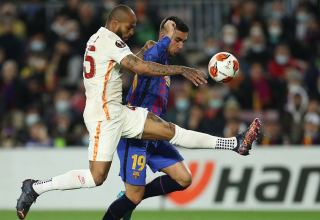 "Барселона" и "Галатасарай" сыграли вничью в первом матче 1/8 Лиги Европы по футболу