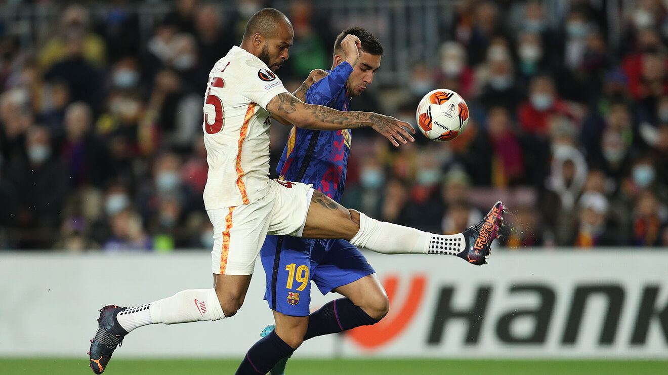 "Барселона" и "Галатасарай" сыграли вничью в первом матче 1/8 Лиги Европы по футболу