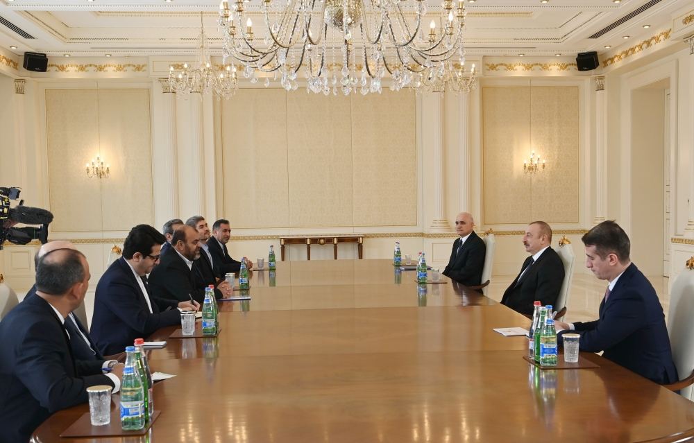 President Ilham Aliyev receives delegation led by Iran’s Minister of Roads and Urban Development (PHOTO/VIDEO)