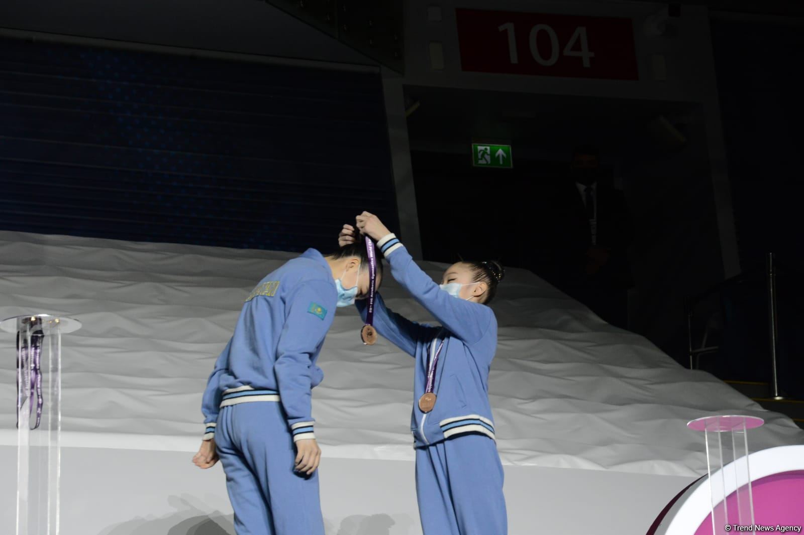 Baku hosts awards ceremony for women's, men's pairs at World Championships (PHOTO)