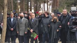 Рустам Ибрагимбеков похоронен на I Аллее почетного захоронения в Баку (ФОТО)