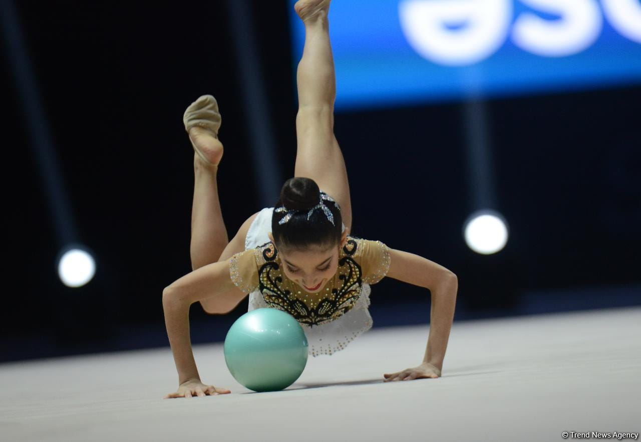 Bakıda bədii gimnastika üzrə Azərbaycan çempionatının birinci günü start götürüb (FOTO)