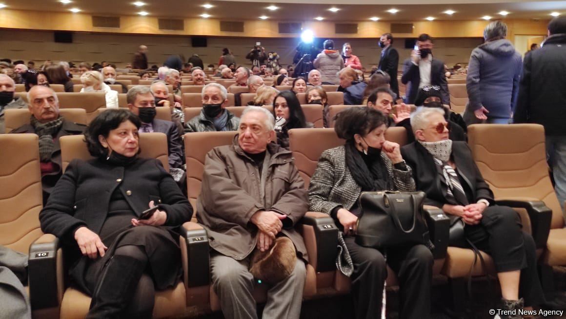 Рустам Ибрагимбеков внес большой вклад в развитие театра, кино и литературы - Фархад Бадалбейли (ФОТО)