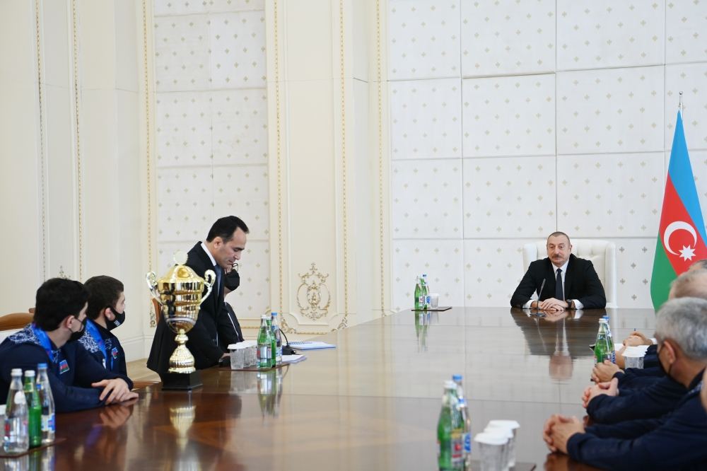Президент Ильхам Алиев принял участников состоявшегося в Болгарии VII чемпионата Европы по борьбе (ФОТО/ВИДЕО)