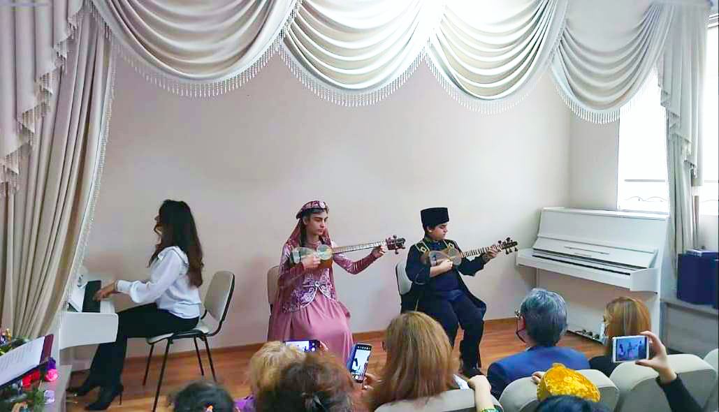 Дети поздравляют с праздником Новруз (ВИДЕО, ФОТО)