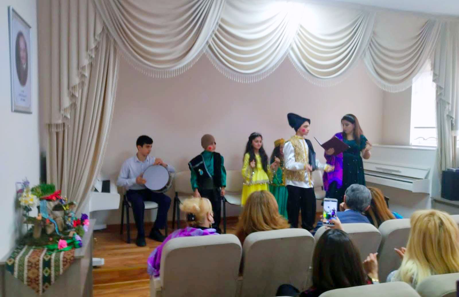 Дети поздравляют с праздником Новруз (ВИДЕО, ФОТО)