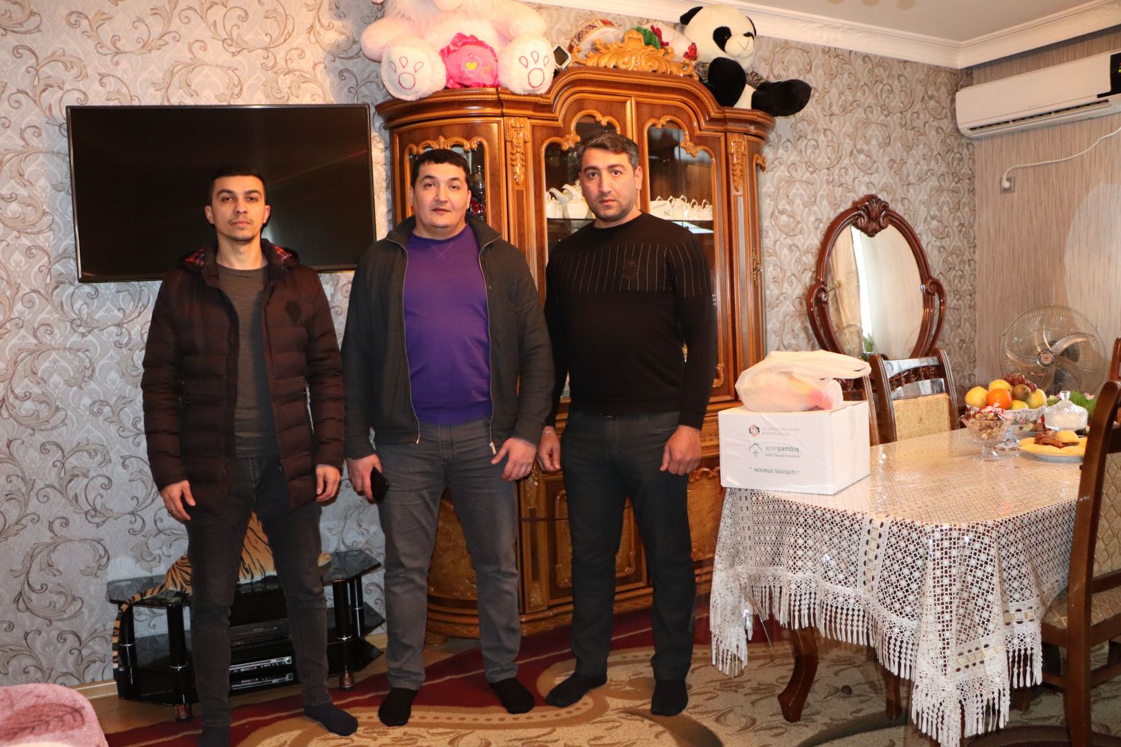 ООО "АПК Азерпамбыг" передало семьям шехидов и ветеранам войны гостинцы по случаю праздника Новруз (ФОТО)