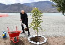 President Ilham Aliyev lays foundation stone for tourism complex in Sugovushan (PHOTO/VIDEO)