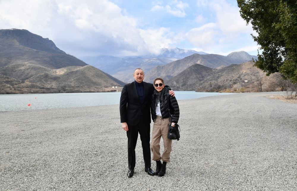 Президент Ильхам Алиев и Первая леди Мехрибан Алиева побывали в поселке Суговушан Тертерского района (ВИДЕО)