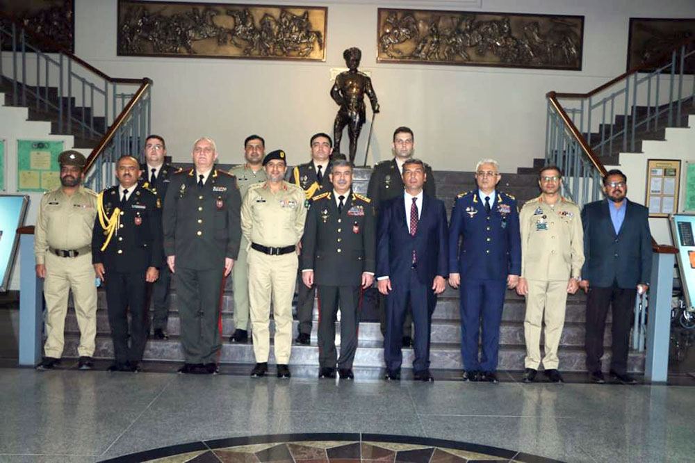 Azerbaijani Defense Minister visits Pakistan Army Museum