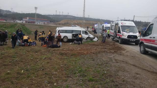 Türkiyədə mikroavtobus qəzaya uğrayıb, 16 yaralı var