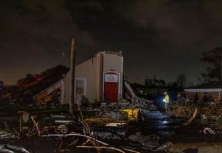 Tornado leaves New Orleans neighborhood in ruins, killing one