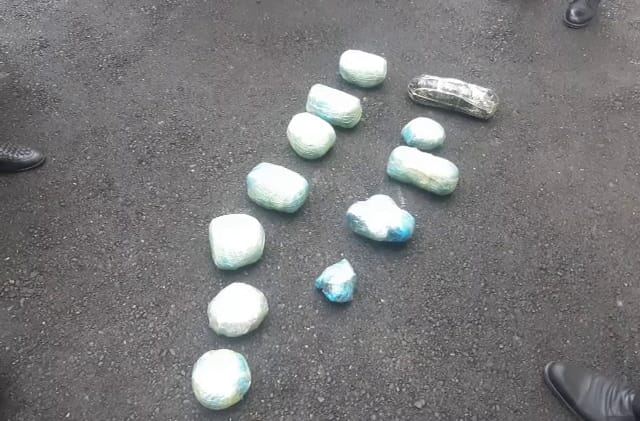Biləsuvarda narkokuryerin çantasından 16 kq narkotik aşkarlanıb (FOTO)