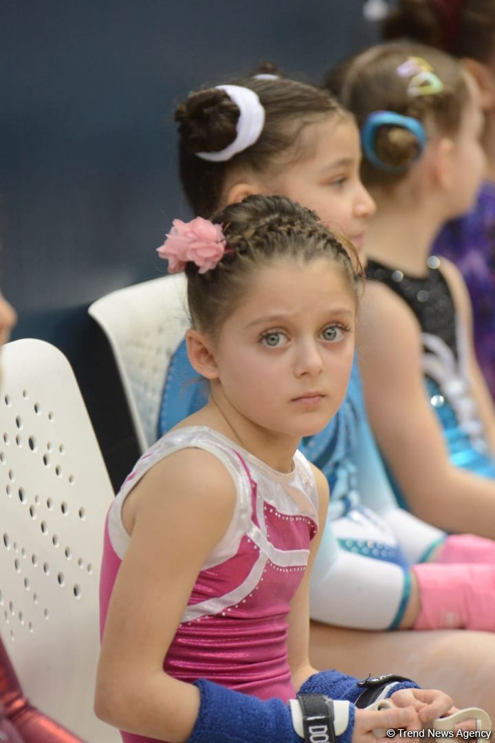 İdman gimnastikası üzrə Azərbaycan Birinciliyi və Bakı Çempionatının birinci günü start götürüb (FOTO)