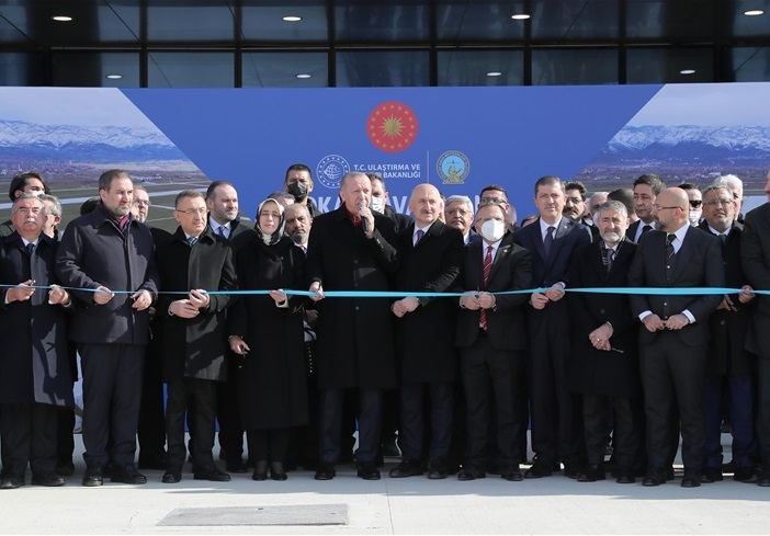 Президент Турции открыл новый аэропорт в Токате