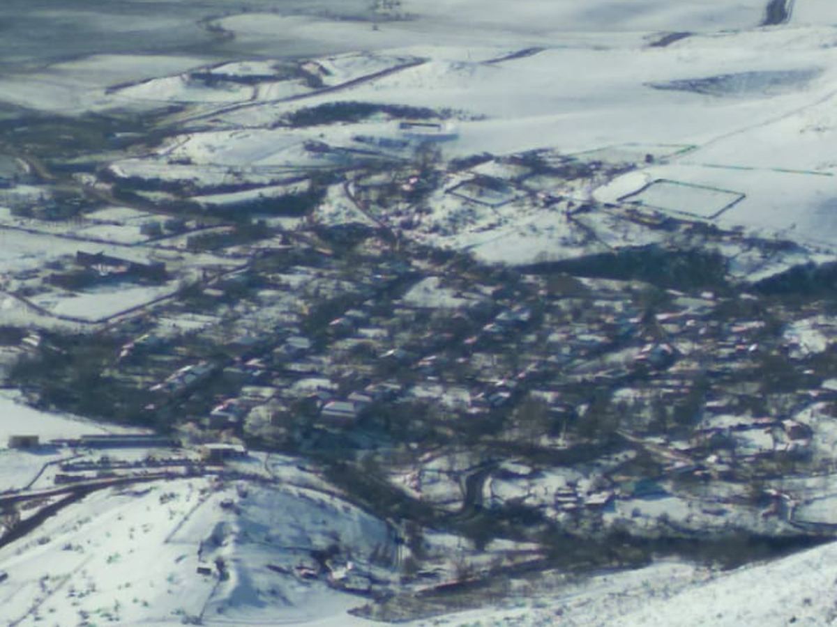 Вид на село Пирлер с позиций азербайджанской армии в селе Фаррух (ФОТО)
