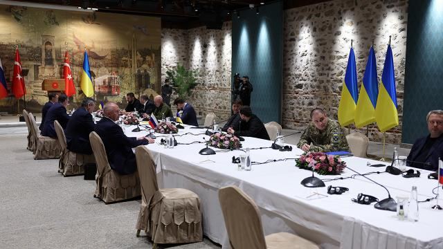Первый день переговоров между РФ и Украиной в Стамбуле завершился