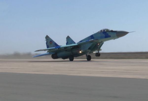Azerbaijan Air Force holds exercises (VIDEO)