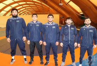 Two Azerbaijani wrestlers, defeating Armenian opponents, reaches final of European Championship