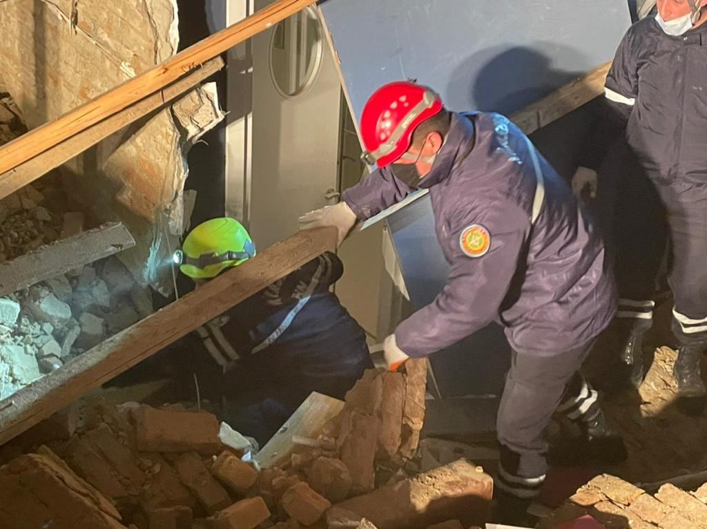 Замглавы МЧС прибыл к месту взрыва в центре Баку (ФОТО/ВИДЕО)