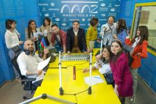 Смотри азербайджанское радио в прямом эфире (ФОТО)