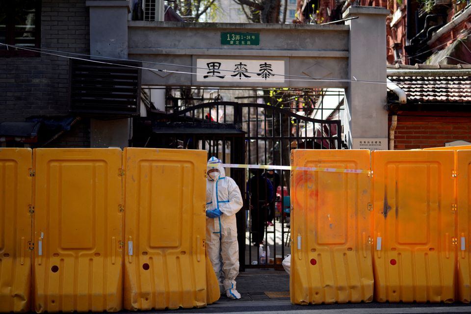 Shanghai lockdown deepens after new surge in asymptomatic COVID cases