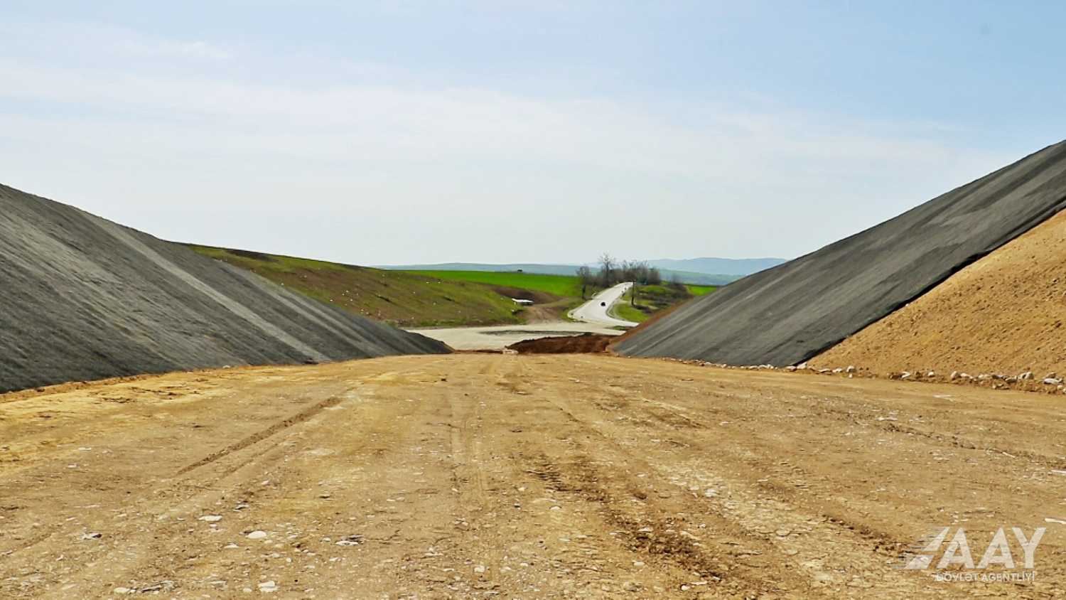 Продолжается строительство участка дороги Баку-Шамахы-Муганлы-Исмаиллы-Габала (ФОТО/ВИДЕО)