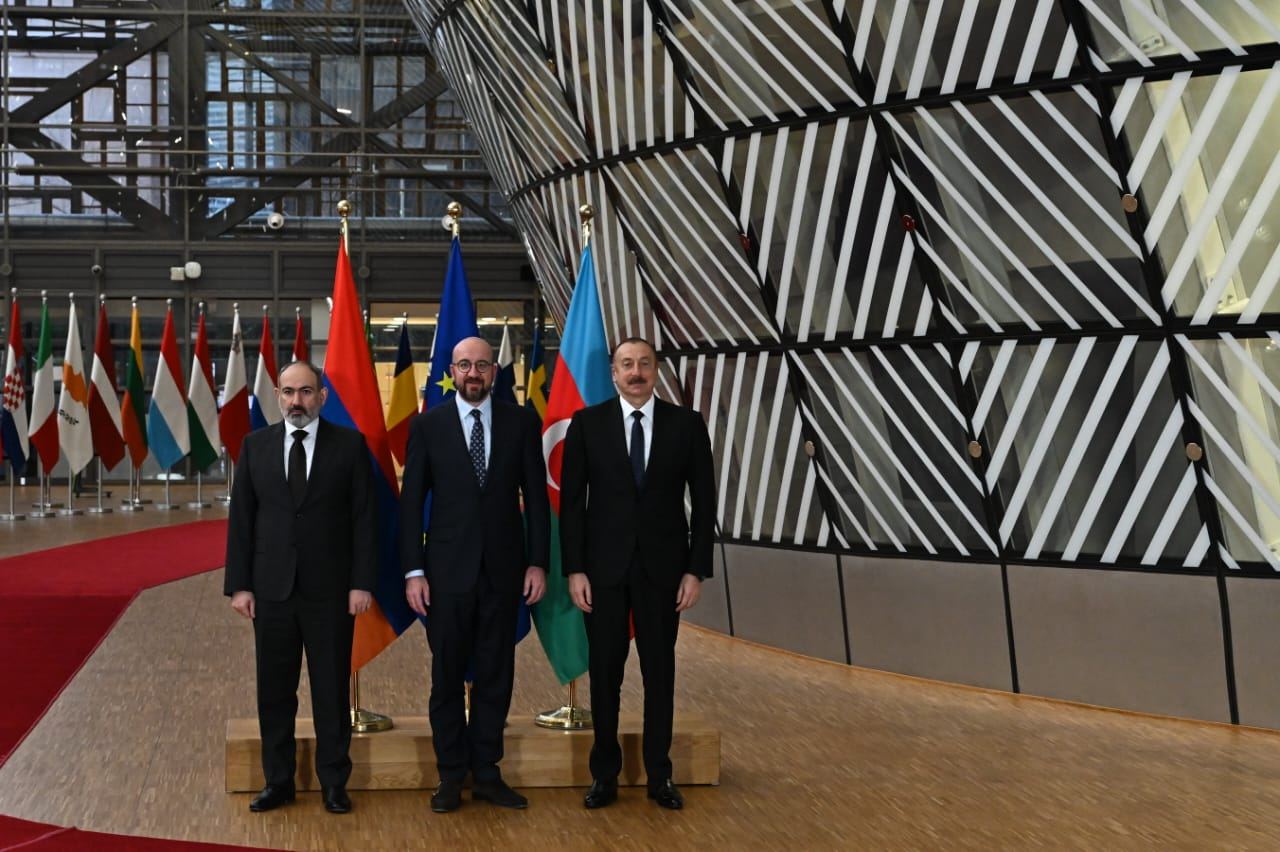 Brüsseldə Prezident İlham Əliyev, Şarl Mişel və Nikol Paşinyan arasında üçtərəfli görüş başlayıb (FOTO)