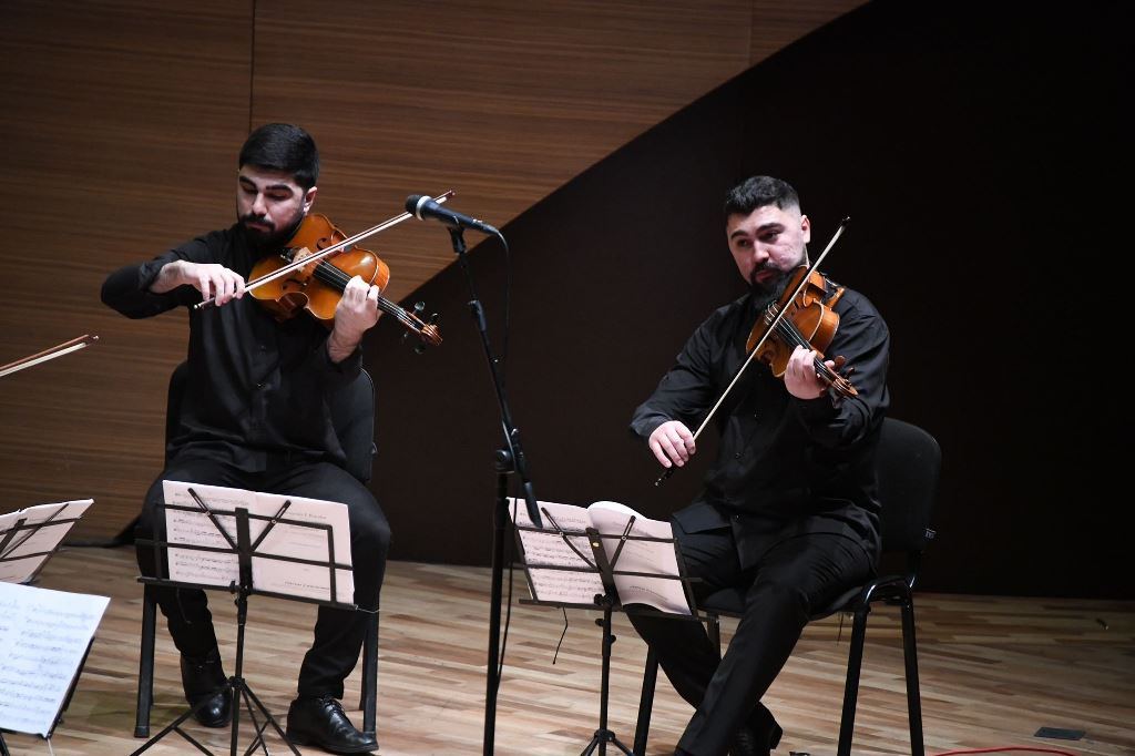 Виола, виолин, виолончель – дебют на бакинской сцене (ФОТО)