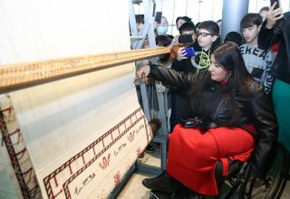 В музее ковра в Баку прошла церемония срезки со станка дастархана (ФОТО)