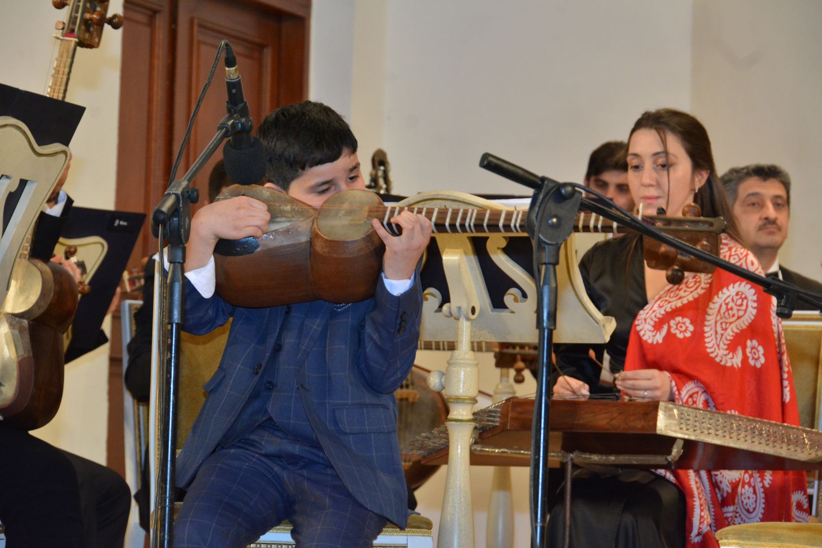 Гармония тара и кяманчи - Филармония поддержала юных исполнителей (ФОТО/ВИДЕО)