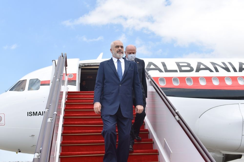 Премьер Албании прибыл с официальным визитом в Азербайджан (ФОТО)