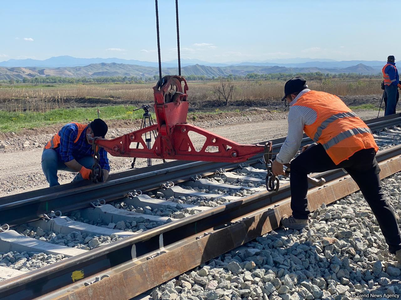 Construction and installation work on Azerbaijan’s Horadiz-Agbend railway continues (PHOTO)