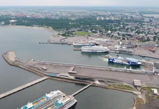 Estoniya Rusiya bayrağı altında üzən gəmilərin öz limanlarına daxil olmasını qadağan edib